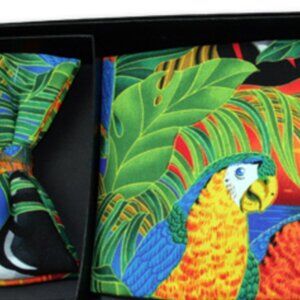 PARROT PARADISE CUMMERBUND AND BOW TIE SET